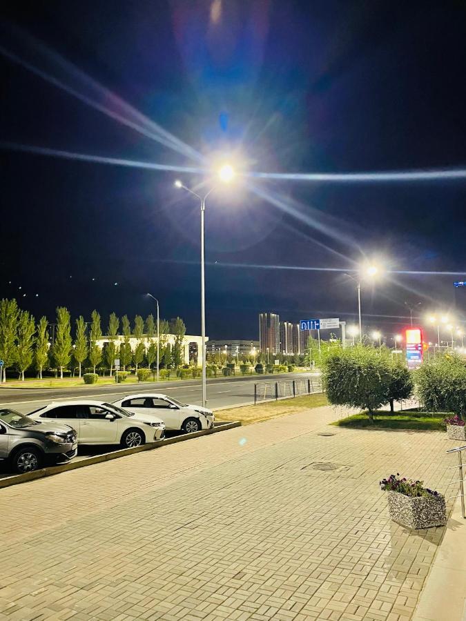 Park Avenue Напротив Ботанического Сада Astana Bagian luar foto